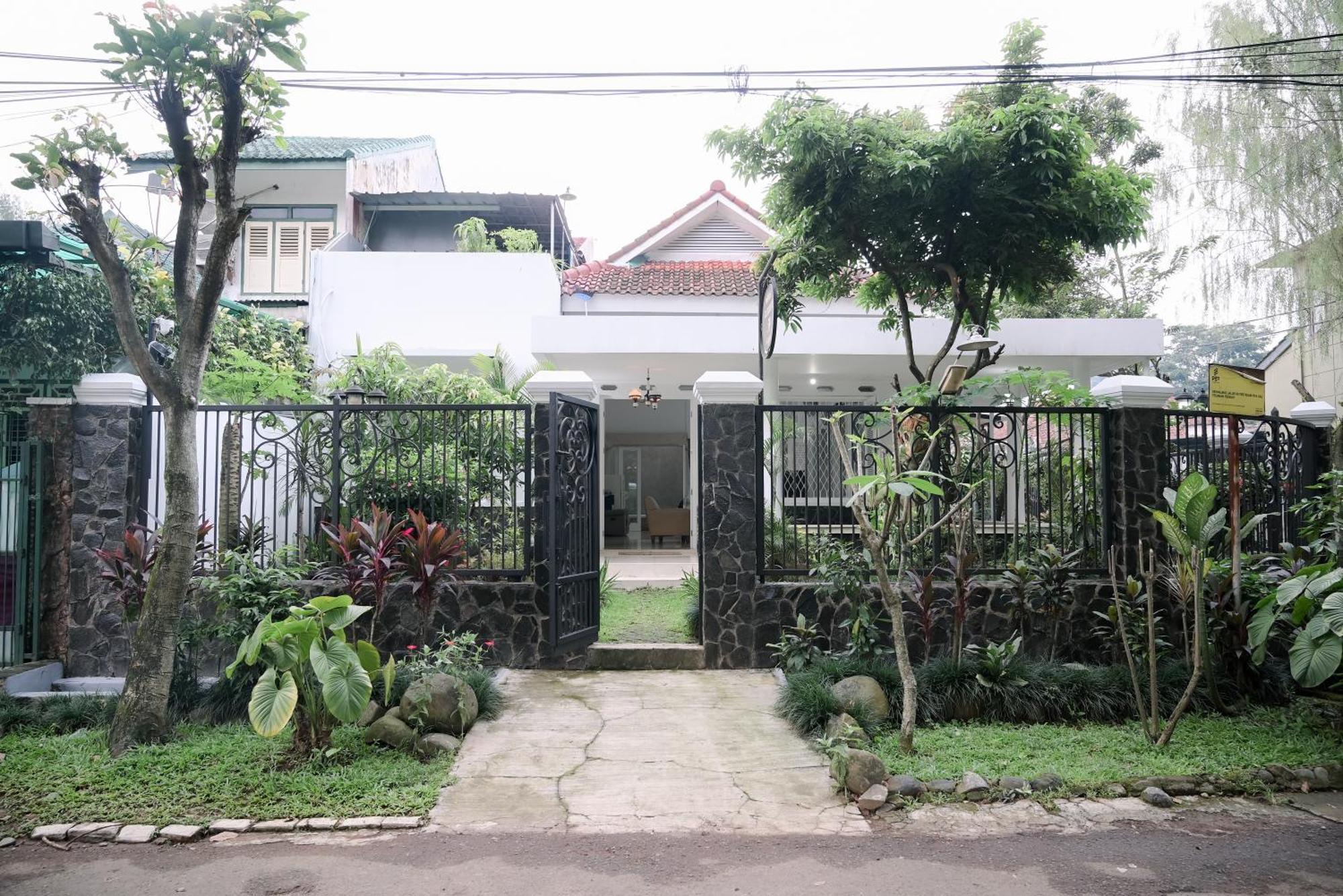 Kirana Guest House Bogor Exterior foto